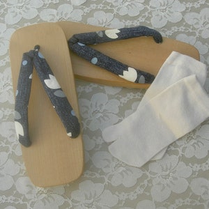 NEW! Authentic Modern Geta, Japanese adult wood thong sandals, split-toe socks, all unused, excellent vintage condition, sz S, 9 1/4"