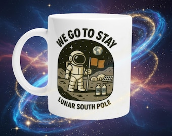 Taza Artemis Moon Base – Polo Sur Lunar, Nos Vamos para Quedarnos (Cerámica, 325 ml)