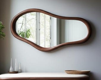 Wandspiegel walnoot met organische vorm – moderne wandspiegel met houten lijst