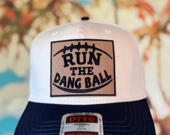 Gorra de béisbol Run the Dang Ball. Día del partido, Deportes, Jugar a la pelota, Fútbol, Gorras de moda.