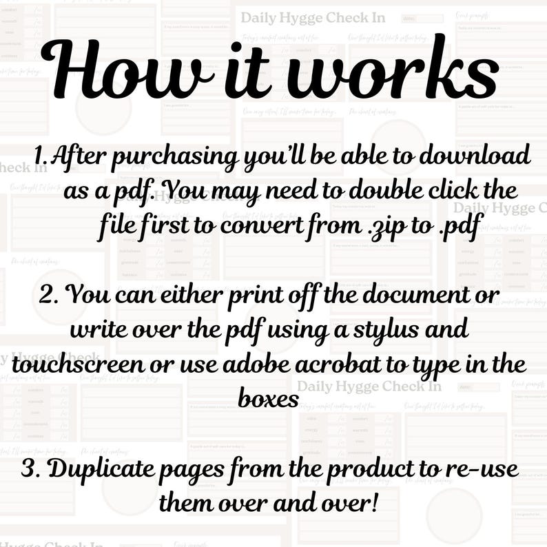 Puede incluir: Una descarga digital titulada "Daily Hygge Check In" con instrucciones de uso. El texto dice "How it works" seguido de tres pasos numerados que explican c&oacute;mo descargar, imprimir y reutilizar el PDF.