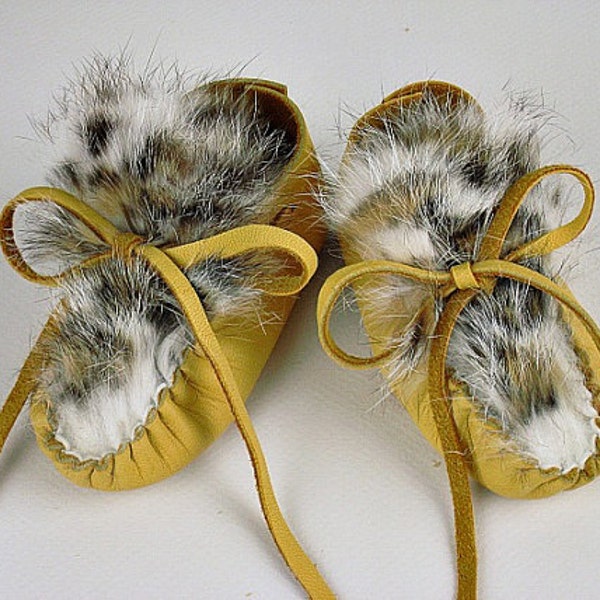 Deerskin leather Baby Moccasins, Infant Leopard Rabbit Fur, Preemie Newborn Shoes, Handmade Baby Shower Gift, Golden Toddler Unisex Booties