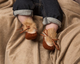 Baby Moccasins, Newborn Booties, Toddler Shoe, Rust Rabbit Fur, Suede Deerskin Leather, Handmade Baby Shower Gift, Preemie Unisex Slippers