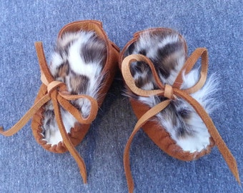 Deerskin Leather Baby Moccasins, Faux Leopard Print Rabbit Fur Booties, Unique Handmade Baby Shower Gift, Preemie Newborn Rust Suede Shoes