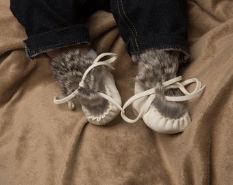 White Deerskin Leather Baby Moccasins, Toddler Newborn Slippers, Preemie Infant Shoes, Gray Rabbit Fur, Unique Handmade Baby Shower Gift