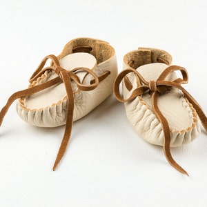 Deerskin Leather Baby Moccasins, Cream Toddler Shoes, Preemie Newborn Booties, Unique Handmade Baby Shower Gift, Deer Hide Infant Slippers image 1