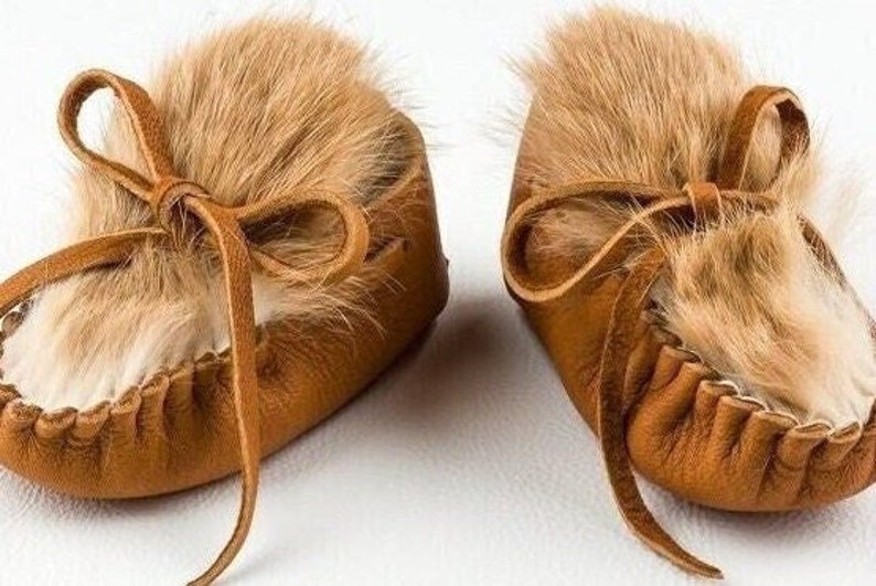 Deerskin Leather Baby Moccasins, Toddler Shoe, Rust Rabbit Fur, Handmade Baby Shower Gift, Preemie Booties, Unique Unisex Newborn Slippers image 2