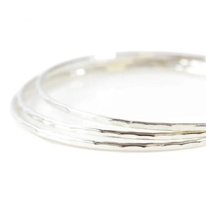 Sterling Silver Bangle / Minimalist Hammered Bracelet / Thin Stacking Bangle / Sterling Silver Stacking Bangle / Silver Bracelet