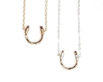 Hufeisen Schmuck / Hufeisen Anhänger / Glücks Hufeisen Halskette / Hufeisen Anhänger / Geschenk für Sie / Symbolischer Schmuck / Bevollmächtigung / Glück Schmuck / Hufeisen