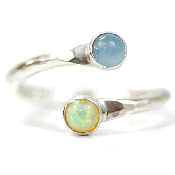 Geboortesteenring dubbele stenen, handgemaakte sieraden, gehamerde band (14 kt gold filled of sterlingzilver, verstelbaar, milieuvriendelijk)