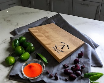 Personalisiertes Holzschneidebrett - Charcuterie Board mit Gravur, Einweihungsgeschenk