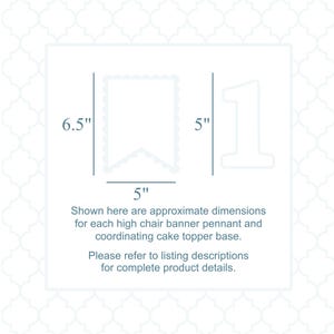 Pode incluir: Um diagrama mostrando uma fl&acirc;mula de banner para cadeira alta e uma base de topo de bolo com o n&uacute;mero 1. A fl&acirc;mula mede 6,5 polegadas por 5 polegadas. O texto diz: Shown here are approximate dimensions for each high chair banner pennant and coordinating cake topper base. Please refer to listing descriptions for complete product details.