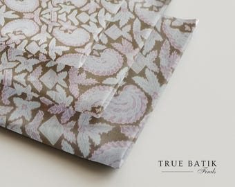 Moderne Handgezeichnete Batik Tulpen: Motiv Geometris Paisley Tanahan Isian, Batik Stoff (250 x 105 cm)