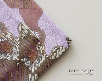 Kemeja Traditionelle Handgezeichnete Pekalongan Batik Tulis, Motiv Seno Tumpal Tanahan Kembang Cengkeh, javanische Batik