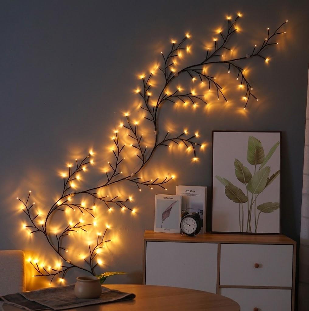 Soontrans Lichterkette Weidenzweig – 2,3 M, 144 Warmweiße LEDs, Mit Fernbedienung, 8 Modi, IP44, 3 M Kabel – Vielseitig Formbar Für Wand, Fenster, Bett Oder Als Dekorativer Lichterbaum