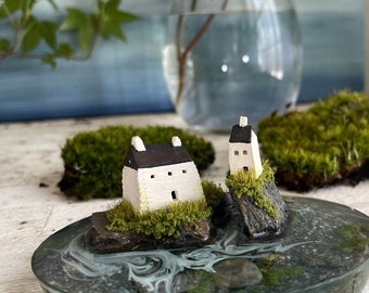 Port Isaac Series Tiny Farmhouse and Resin Pool for Terrariums