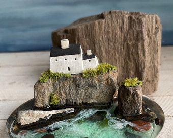 Port Isaac Series Tiny Farmhouse and Resin Pool for Terrariums