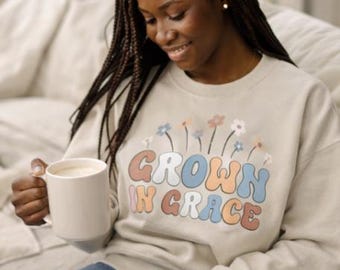 Sudadera Crown in Grace / Cuello redondo unisex acogedor, regalo para ella, ropa para amantes de la naturaleza, moda de primavera, corte holgado