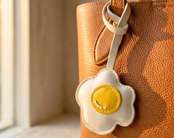 Cute Fried Egg Bag Charm, Sunny Side Up Egg, Leather Egg Purse Charm, Funny Food Keychain, Creative Gifts for Friends, Egg Lover Gift