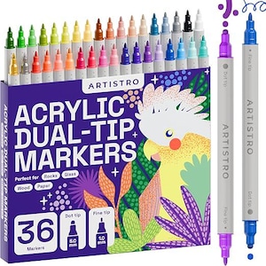 K&ouml;nnte beinhalten: Ein Set mit 36 Acryl-Dual-Tip-Markern in einer lila Box mit der Aufschrift "Acrylic Dual-Tip Markers" und einer Papageien-Illustration. Die Marker haben verschiedene Farben, mit einer Punkt- und einer feinen Spitze.
