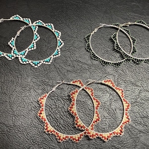 Pendientes de aro con cuentas / Abalorios Díné Navajo hechos a mano / Aros llamativos y coloridos / Varias opciones de color