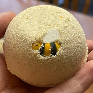 Bride to Bee Bathbomb