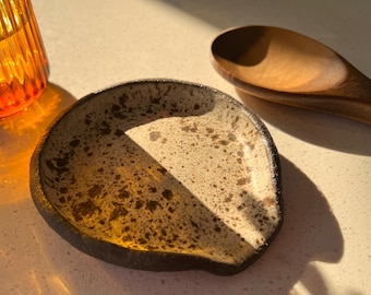 Reposacucharas de cerámica hecho a mano – Colección Winter Woods, gres rústico moteado, cerámica artesanal