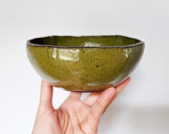 Cuenco de gres hecho a mano – Colección Matcha Green, Cuenco de cerámica rústica