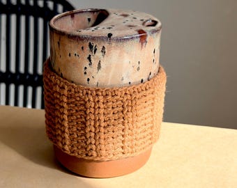 Funda de crochet para taza - Funda de algodón para taza de café, calentador de taza de viaje reutilizable hecho a mano en color caramelo