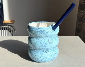 Porcelain Tumbler with Silicon Straw, 600mL Bubble Cup in Blue Mist