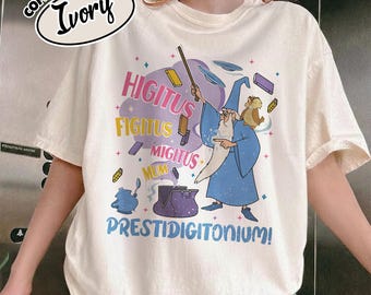 Camiseta Comfort Color Merlín Mago Arquímedes El Búho Higitus Figitus, Disney Vintage La Espada en la Piedra, Viaje Familiar a Disneyland RLTC06