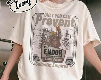 Camiseta Comfort Color Ewok de Star Wars, Camiseta Ewok del Parque Nacional Endor "Protejamos Nuestro Bosque", Camiseta Vintage Star Wars Forest Camp RLVF31