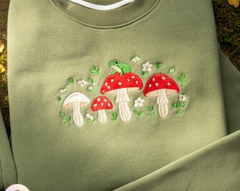 Sudadera con hongos bordados, camiseta de rana estilo cottagecore, bordado de sapo sobre hongos, bonita sudadera con capucha de bosque, regalo de naturaleza estética