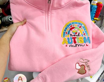 Sudadera con cremallera de un cuarto "Orgullosa mamá de un niño con autismo", bordada y personalizada, con nombre personalizado en la manga. Regalo para mamás de niños con autismo.