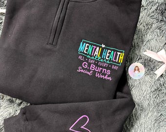 Cremallera de un cuarto con bordado personalizado "La salud mental importa todos los días", nombre y cargo del trabajador social bordados a medida, uniforme del personal