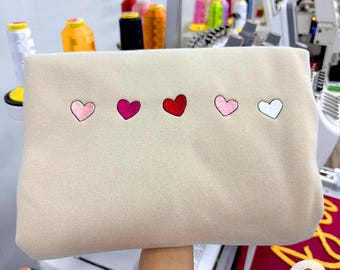Sudadera con mini corazones bordados, sudadera minimalista para San Valentín, regalo de amor para mujer