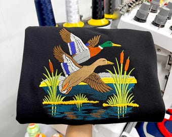 Gesticktes Stockenten Enten Sweatshirt, Gesticktes Shirt für fliegende Enten, Natur Wasservögel Vogel Hoodie, Natur Jäger Geschenk