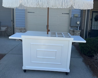 Personalisierter zusammenklappbarer Barwagen 4 ft x 3 ft mit Regenschirm (weiß)