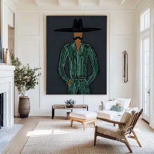 Könnte beinhalten: Großes abstraktes Gemälde einer Figur mit breitem schwarzen Hut und grün gestreiftem Anzug. Die Figur hat einen braunen Schnurrbart und ist vor einem dunkelgrauen Hintergrund platziert. Das Kunstwerk wird in einem hellen, modernen Wohnzimmer ausgestellt.