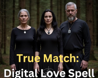 Puede incluir: Tres personas vestidas de negro se encuentran en un entorno forestal. El texto "True Match: Digital Love Spell" se muestra en amarillo y blanco. Cada persona lleva un collar con colgante. El fondo es un bosque borroso.