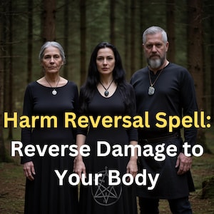 Puede incluir: Tres personas vestidas de negro están en un bosque. El texto de la imagen dice "Harm Reversal Spell: Reverse Damage to Your Body". Cada persona lleva un collar con colgante. El fondo es un bosque borroso.