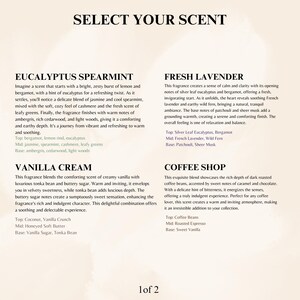 Pu&ograve; includere: Una pagina di descrizione del prodotto con il titolo "SELECT YOUR SCENT" e quattro descrizioni di fragranze: Eucalipto Spearmint, Fresh Lavender, Vanilla Cream e Coffee Shop. Ogni descrizione elenca le note di testa, di cuore e di fondo.