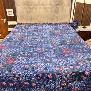 Partihandel med indisk vintage lapptäcke Kantha-täcke handgjort överkast, vändbart filt, bomullstyg, boho-täcke