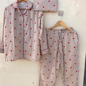 Conjunto de pijama de algodão com estampa de coração listrado, conjunto de algodão indiano, conjunto de algodão para o verão, conjunto de algodão unissex, lindo conjunto de algodão, conjunto para noivas, presentes para ela.
