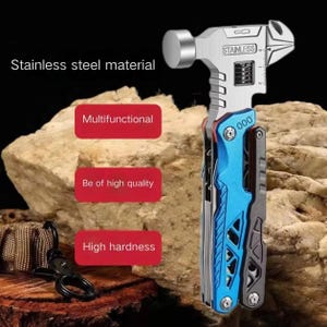Puede incluir: Una multiherramienta de acero inoxidable con martillo, llave y otras herramientas. El mango es azul y plateado. El texto en la imagen dice: "Stainless steel material", "Multifunctional", "Be of high quality" y "High hardness".