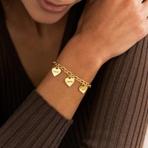 Bracelet à breloques coeur personnalisé, bracelet nom de famille personnalisé, bracelet prénom gravé, cadeau pour maman, cadeau fête des mères