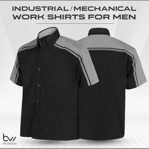 Peut inclure: Deux chemises de travail à manches courtes. Les chemises sont noires avec des accents gris aux épaules et aux manches. Le texte "INDUSTRIAL/MECHANICAL WORK SHIRTS FOR MEN" est en haut. Les chemises ont des fermetures à boutons et deux poches de poitrine. Le logo de la marque "bvi BIKER WEAR USA" est en bas.