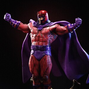Op de afbeelding: Gedetailleerde actiefiguur van Magneto, een Marvel Comics-personage. De figuur is overwegend rood en paars, met een helm en cape. De figuur poseert met opgeheven armen, met een gespierde lichaamsbouw en ingewikkelde details.