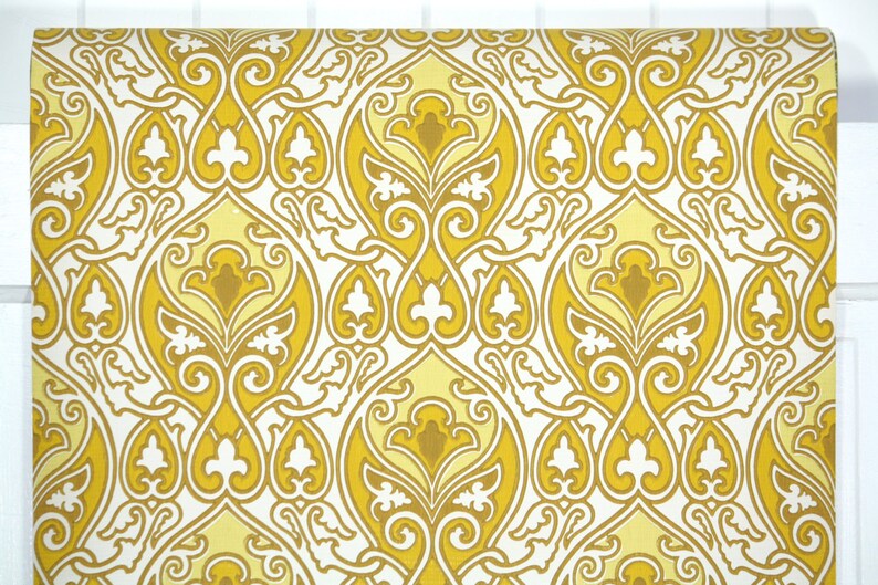 1970s Vintage Wallpaper By the Yard – 1970s Golden Yellow and White Damask immagine 2