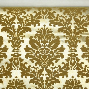 Retro Flock Wallpaper by the Yard 70s Vintage Flock Wallpaper 1970s Gold Flock Damask on Metallic Gold Foil image 2